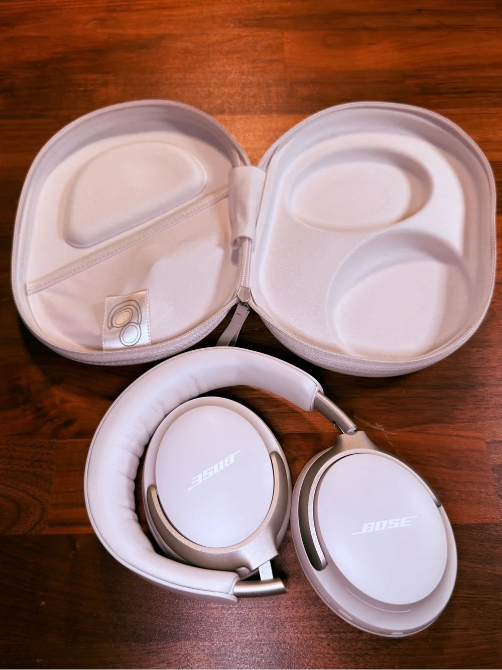 BRAND NEW Bose White Over-Ear Wireless Headphones with Zip Case **Never Used** - Picture 8 of 11